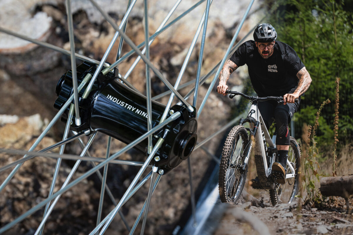 Industry Nine Fuse Carbon: test kół do e-MTB wytrzymujących mocne uderzenia