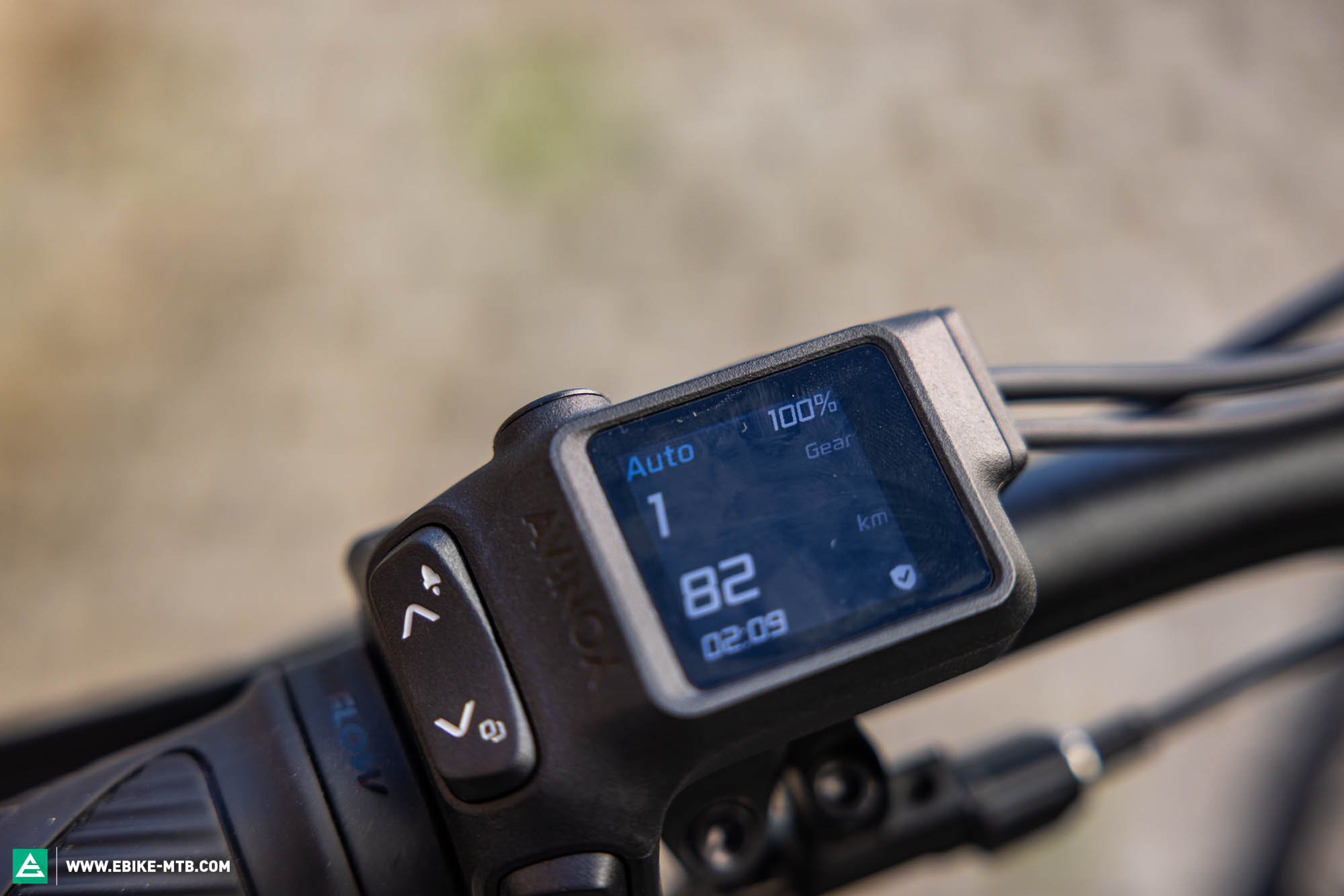 Avinox DP200: Nowy wyświetlacz na kierownicę zamiast na ramie