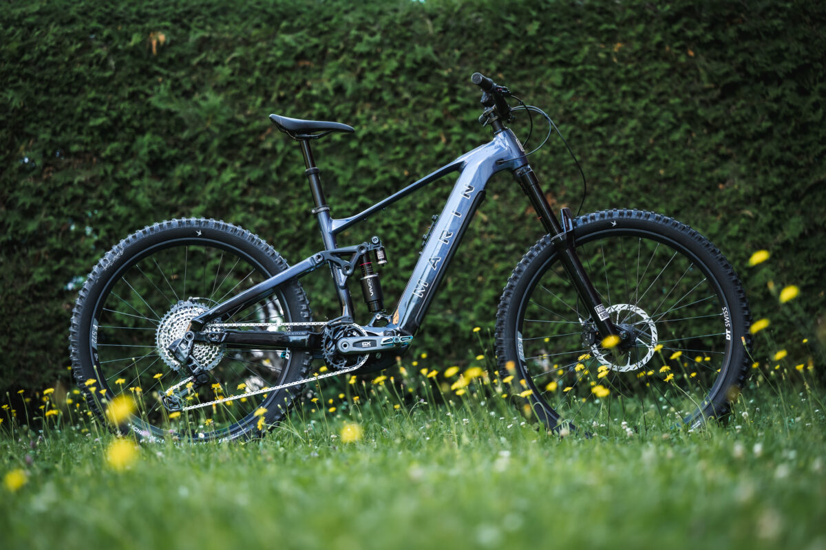 Marin Alpine Trail E XR – pierwszy test: masywny wygląd, zaskakująca zwinność