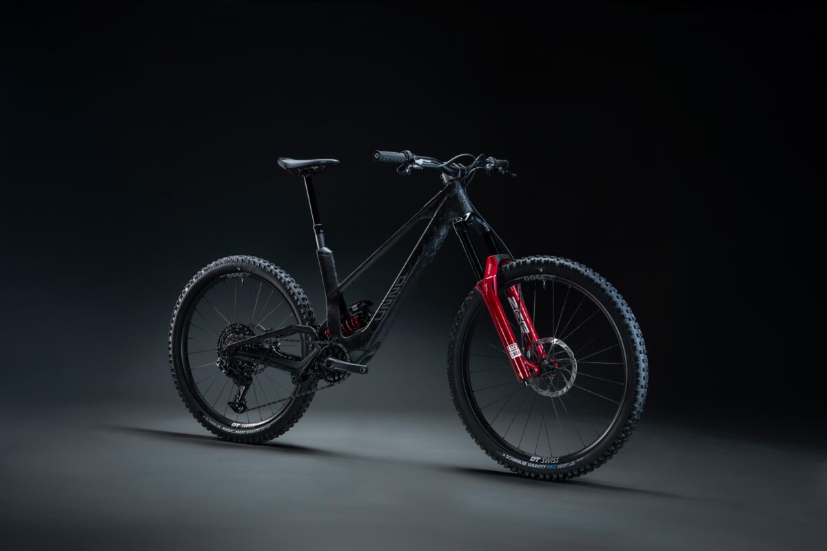 Unno Mith Race RS: edycja specjalna z zawieszeniem RockShox i widocznym carbonem