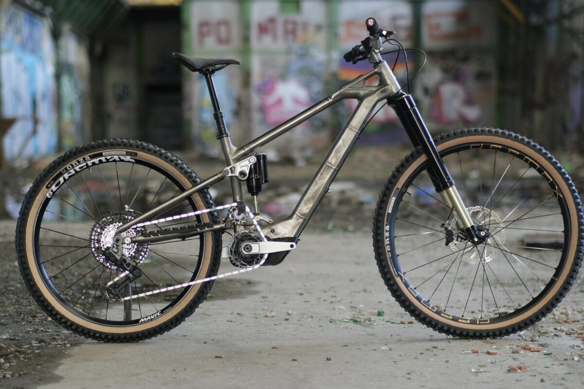 Goobz-E: tytanowy prototyp enduro z 3D-drukiem i napędem Avinox